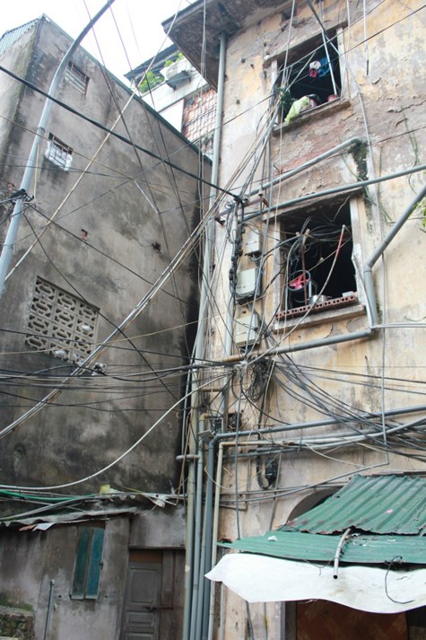 Toàn cảnh khu tập thể cũ nát ở 23 phố Hàng Bài.